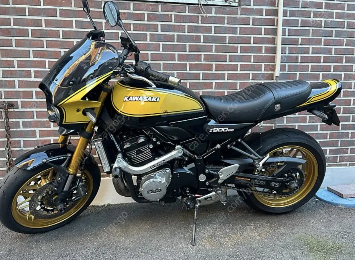 z900rs 아키 휀다리스