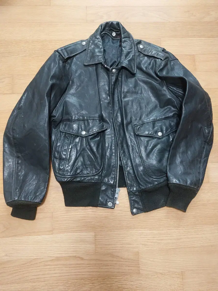 Sell 5 jackets, 3 SCHOTT leather jackets and 2 regular leather jackets bulk 