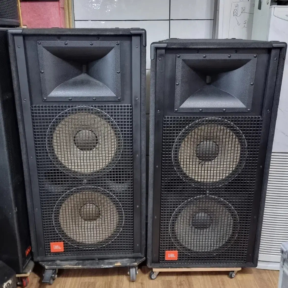 JBL SR4733A 15인치 스피커