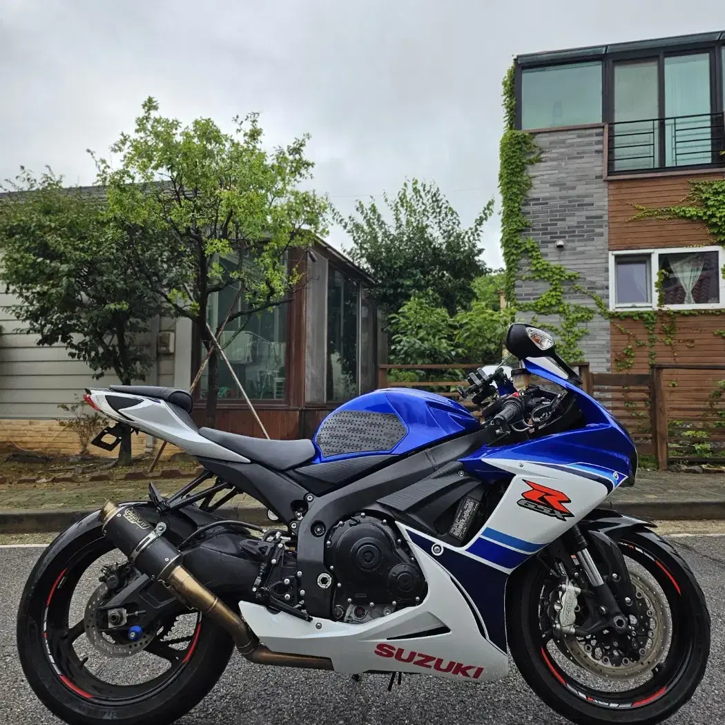 A급 신차컨디션 스즈키gsx-r600 17년형 에로우 풀배기(구변완)