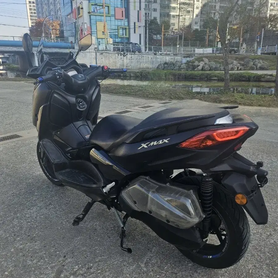 부산 19년식 XMAX300 차량 판매합니다.