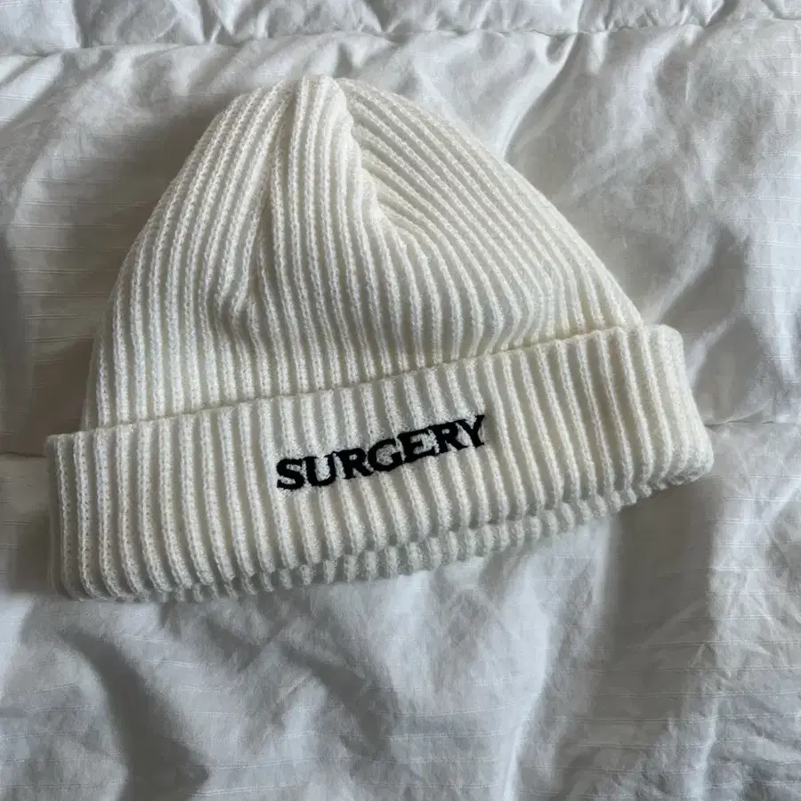 써저리 embroidery logo beanie 'white'