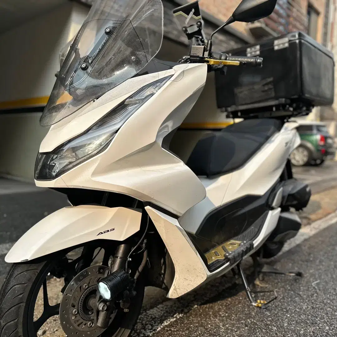 혼다 pcx125 22년식 2만 판매합니다.