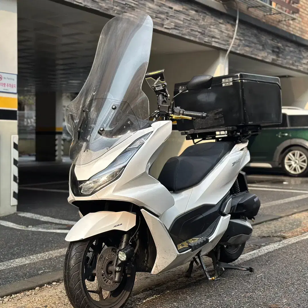 혼다 pcx125 22년식 2만 판매합니다.