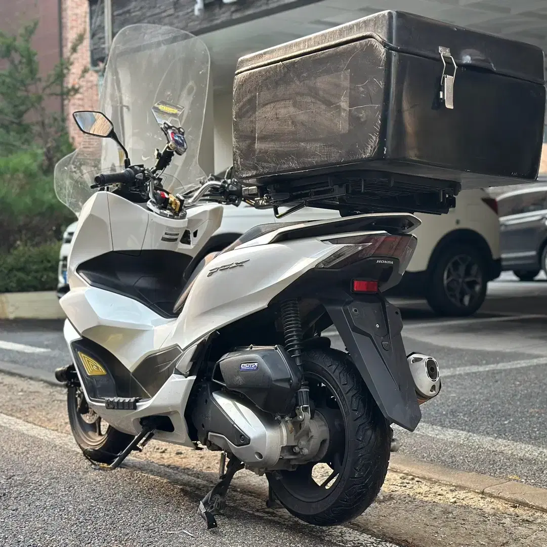 혼다 pcx125 22년식 2만 판매합니다.