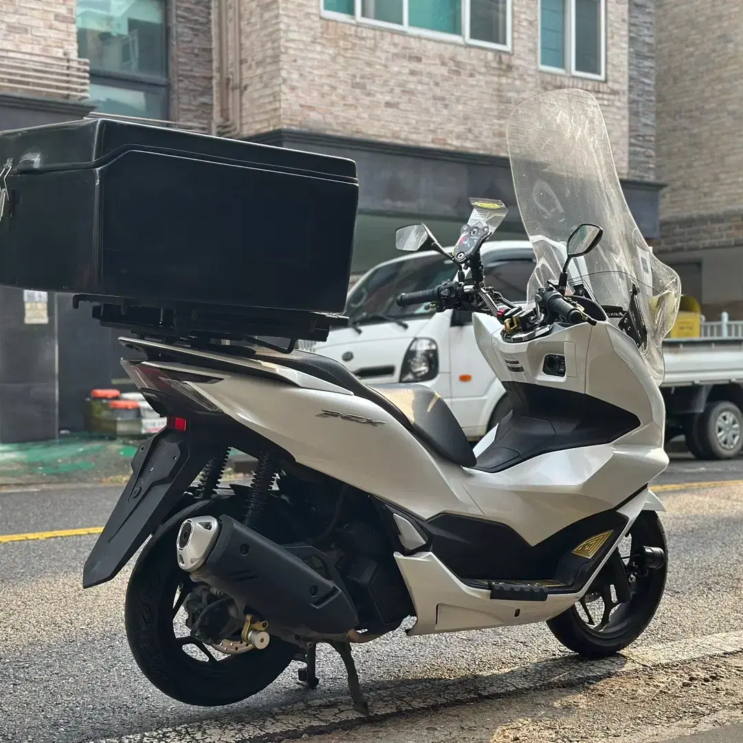 혼다 pcx125 22년식 2만 판매합니다.