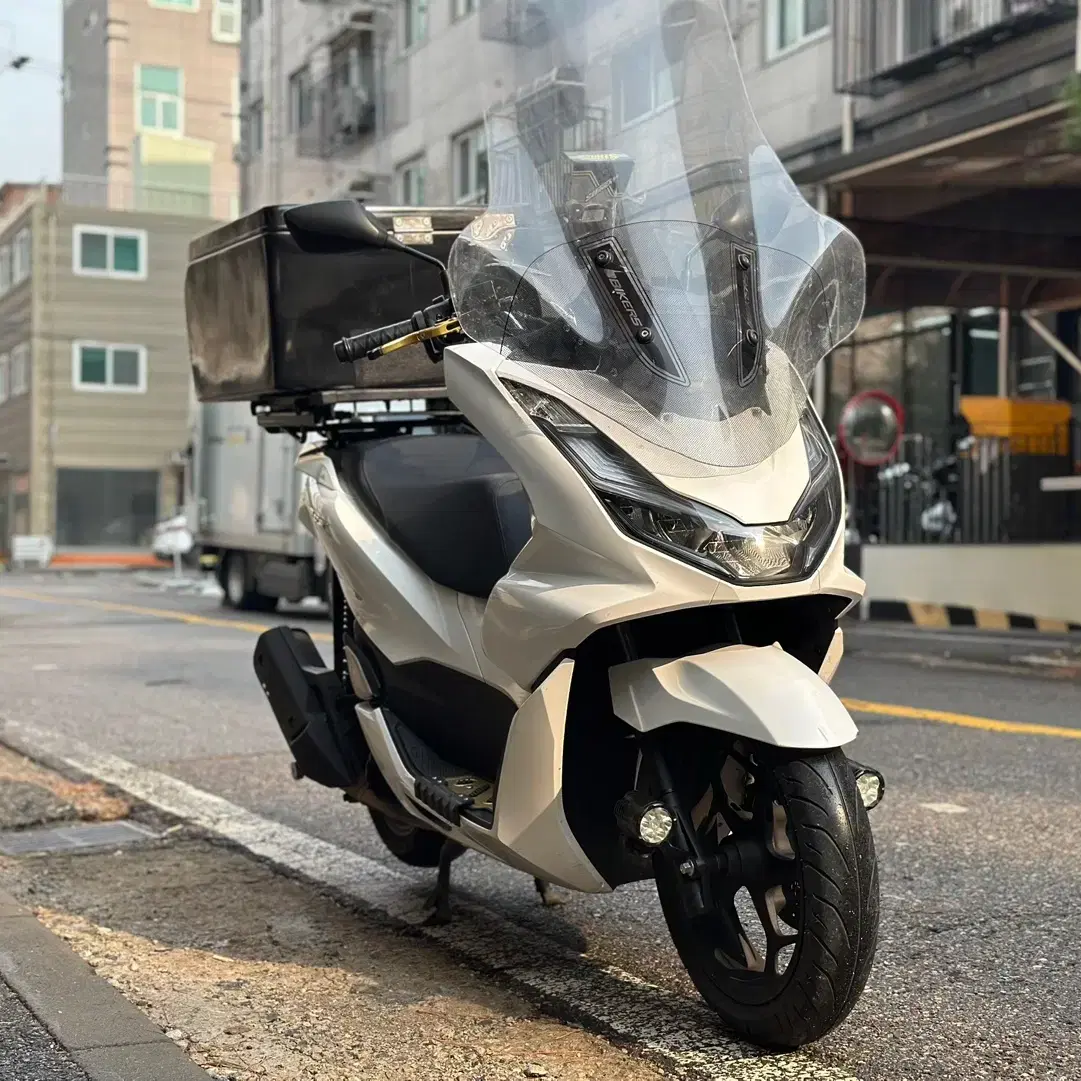 혼다 pcx125 22년식 2만 판매합니다.