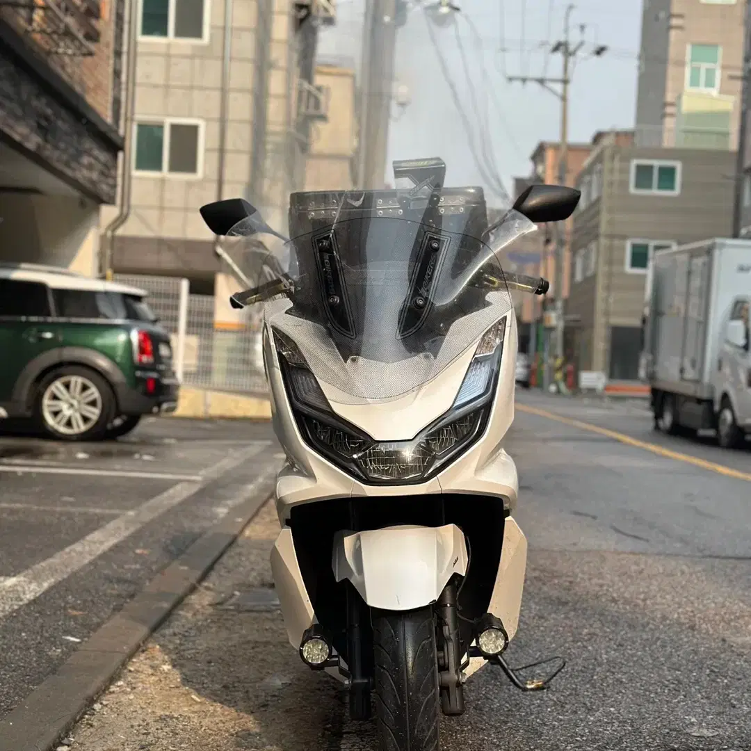 혼다 pcx125 22년식 2만 판매합니다.