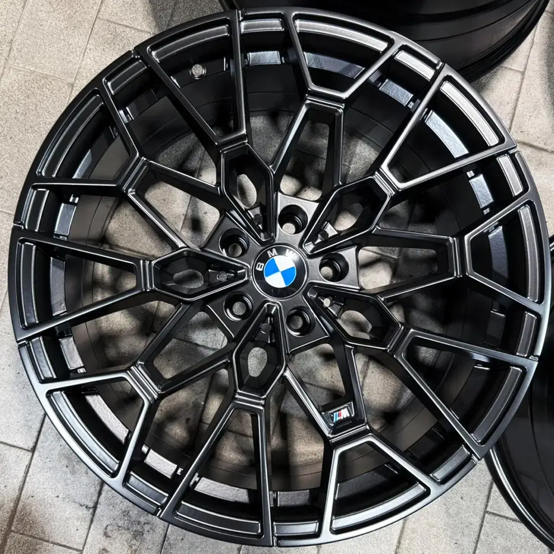 20인치 BMW 뉴M4 827M.st 무광블랙 신품휠