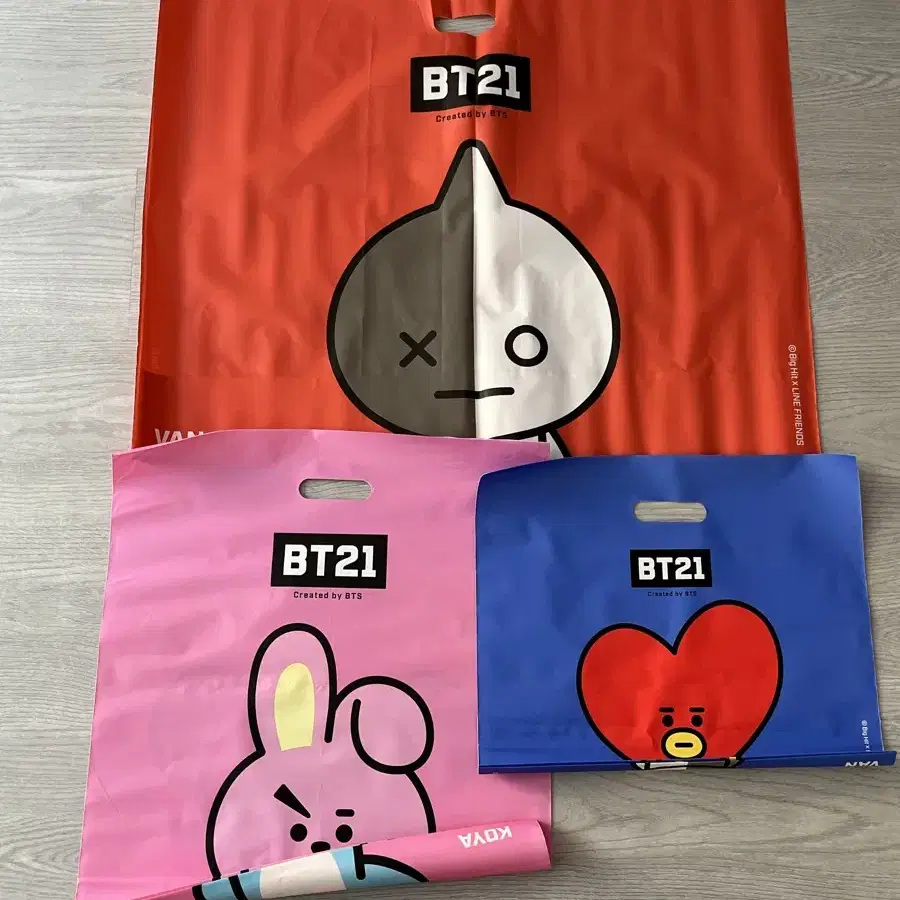 라인프렌즈 bt21동전지갑.네임택