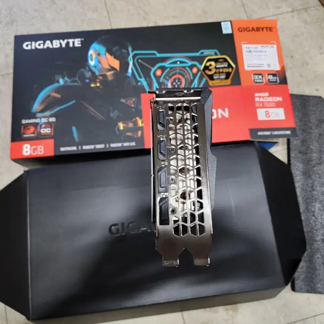 GIGABYTE 라데온 RX 7600 Gaming OC D6 8GB