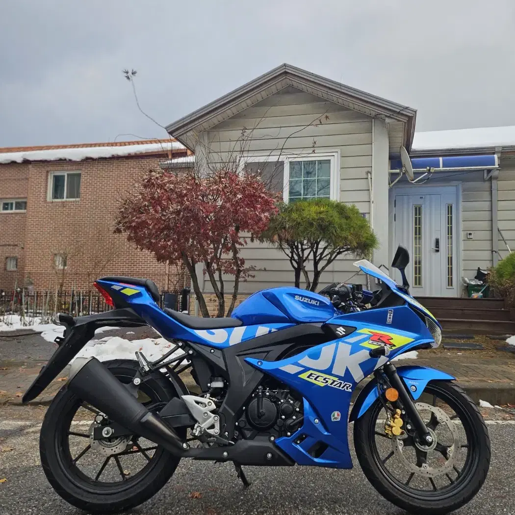 A급 신차컨디션 스즈키 gsx-r125 23년식 4천키로 최저가 판매~!