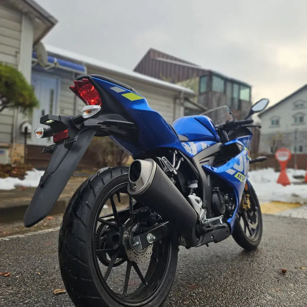 A급 신차컨디션 스즈키 gsx-r125 23년식 4천키로 최저가 판매~!