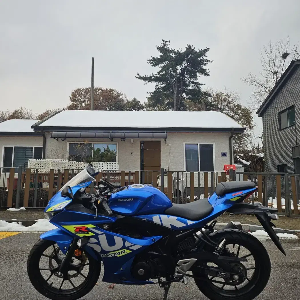 A급 신차컨디션 스즈키 gsx-r125 23년식 4천키로 최저가 판매~!