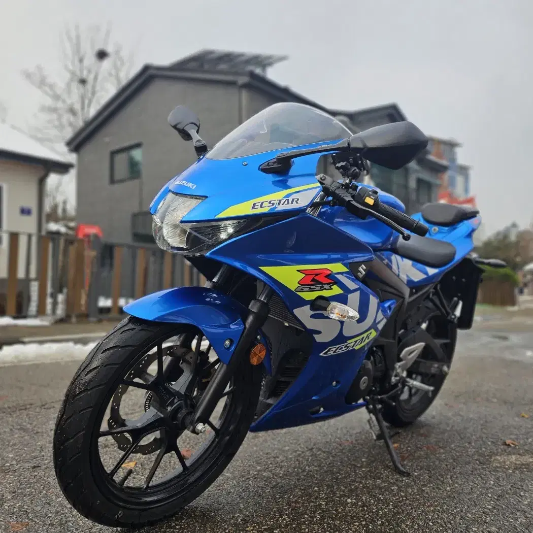 A급 신차컨디션 스즈키 gsx-r125 23년식 4천키로 최저가 판매~!