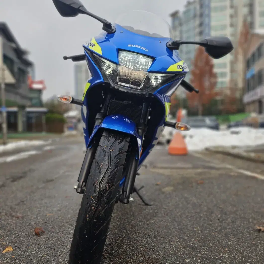 A급 신차컨디션 스즈키 gsx-r125 23년식 4천키로 최저가 판매~!