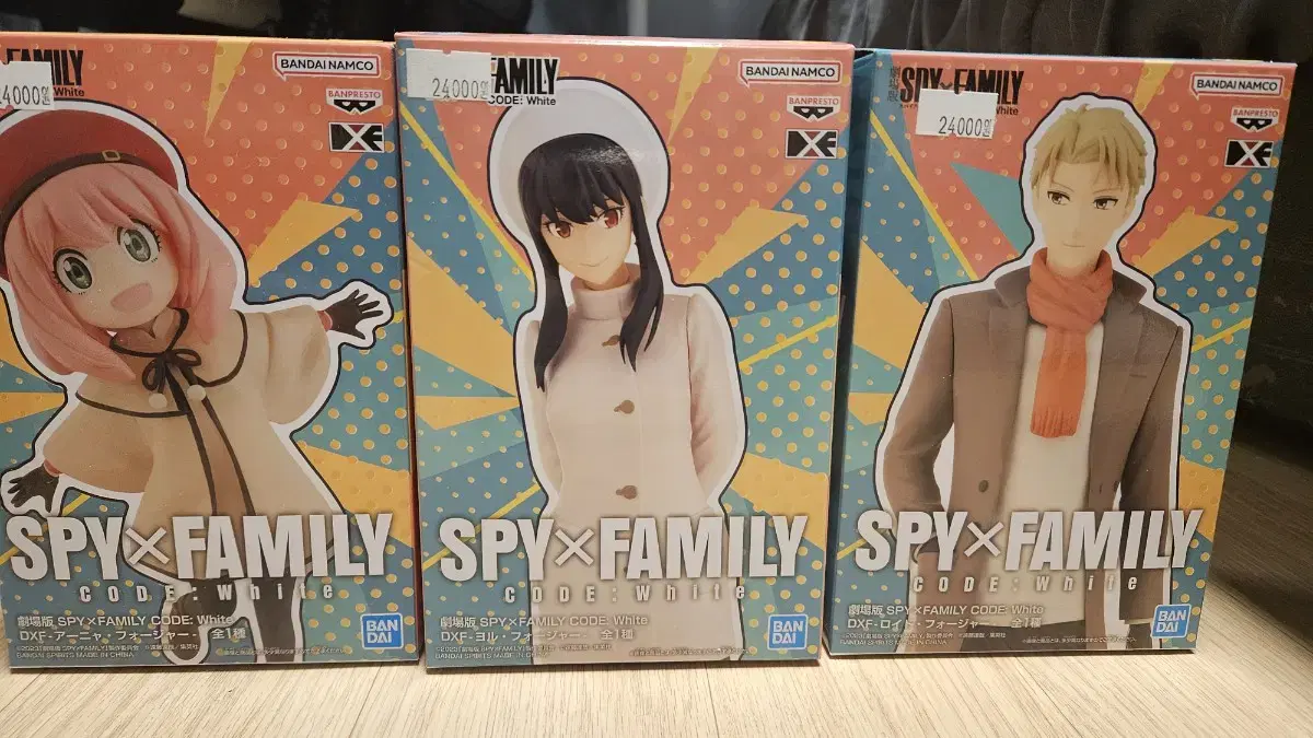 Sells 3 SPY FAMILY Figures