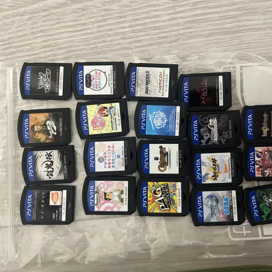 PS vita + 소프트 20개 일괄 + 케이스 ps비타