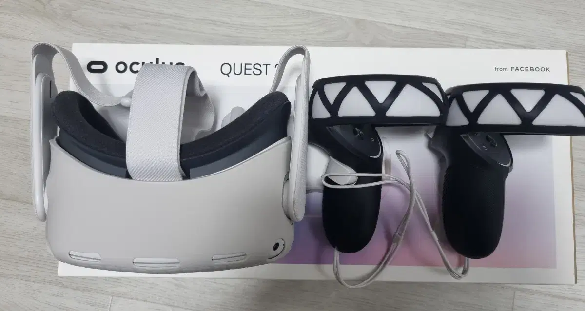 Meta Quest 2 VR 헤드셋 + 컨트롤러 + 케이스