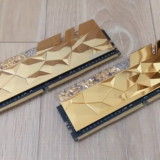 지스킬 DDR4 3600 CL14 TRIEDNET Z ROYAL ELIT