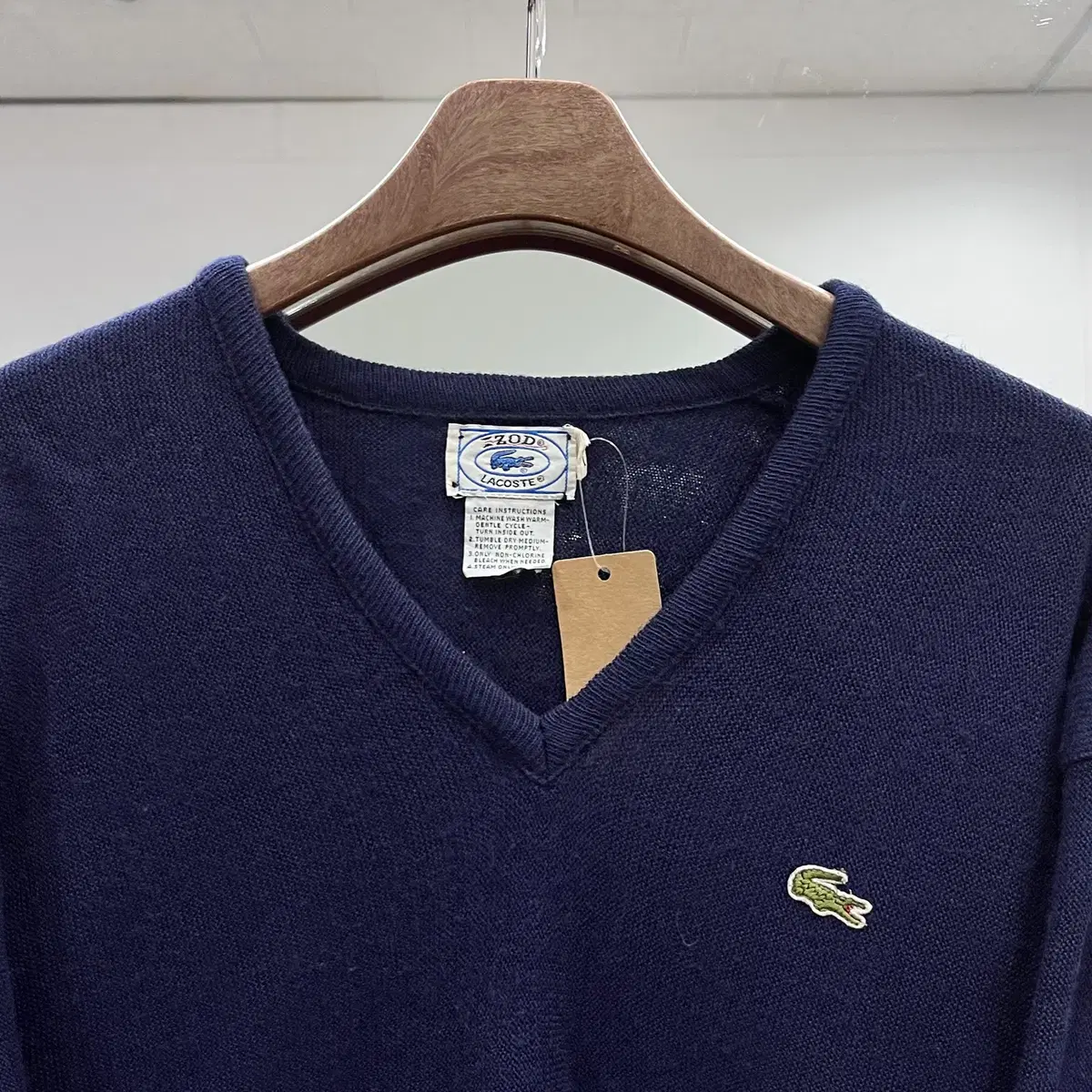 80-90s Izod Lacoste 라코스테 브이넥 니트