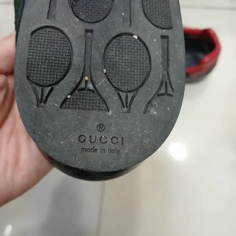 GUCCI  구찌 256649 8.5 약270사이즈 검정가죽 스니커즈중고