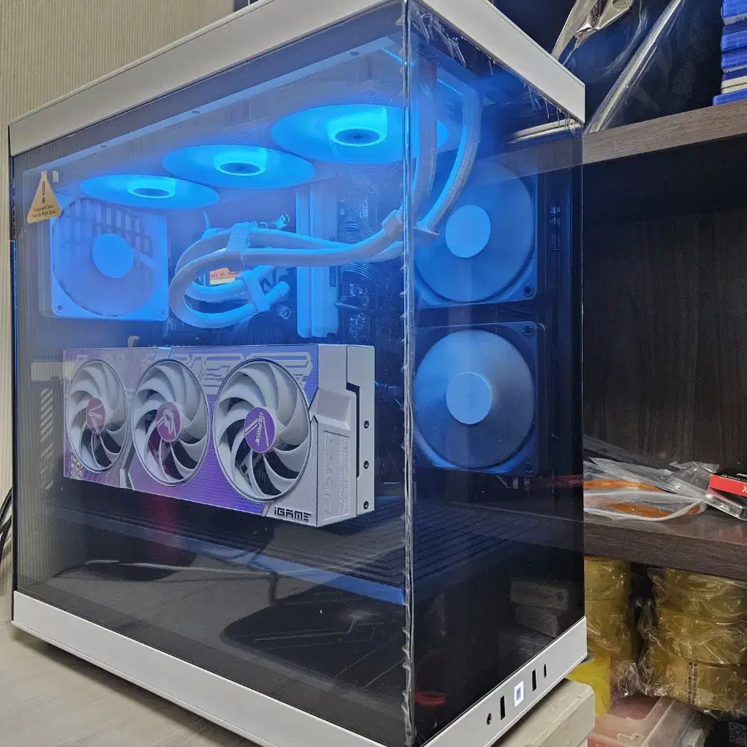 (화이트)라이젠7900X3D 램32G 1테라 4080 SUPER 수냉!~