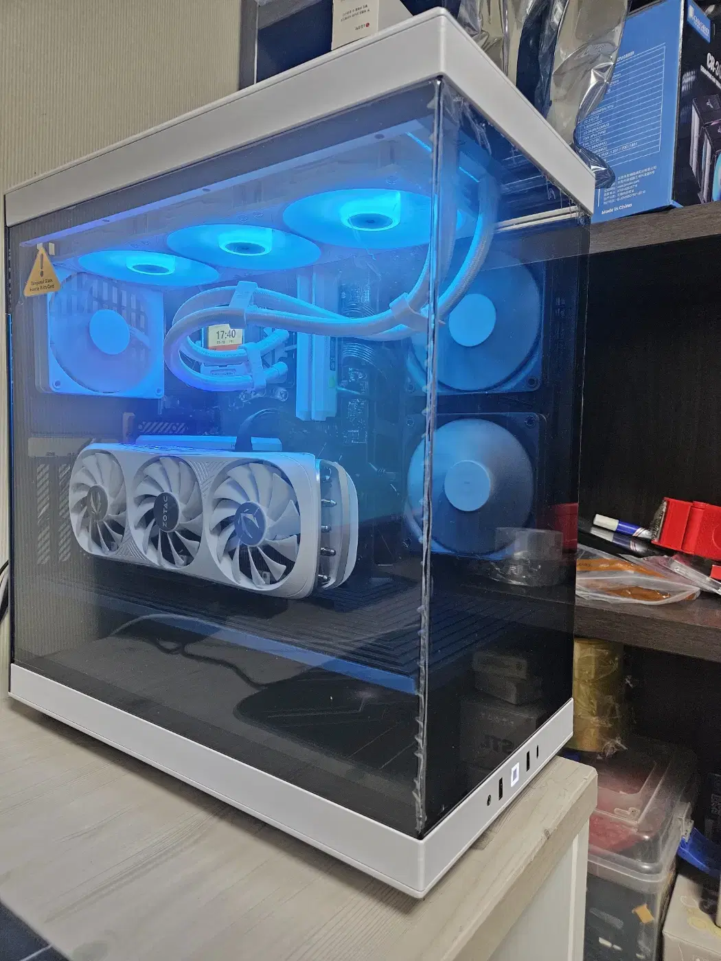 (화이트)라이젠7900X3D 램32G 1테라 4080 SUPER 수냉!~