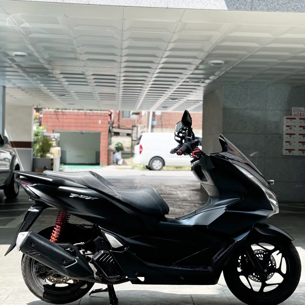 혼다 PCX 125 ABS 2021년식 저렴하게 판매합니다.