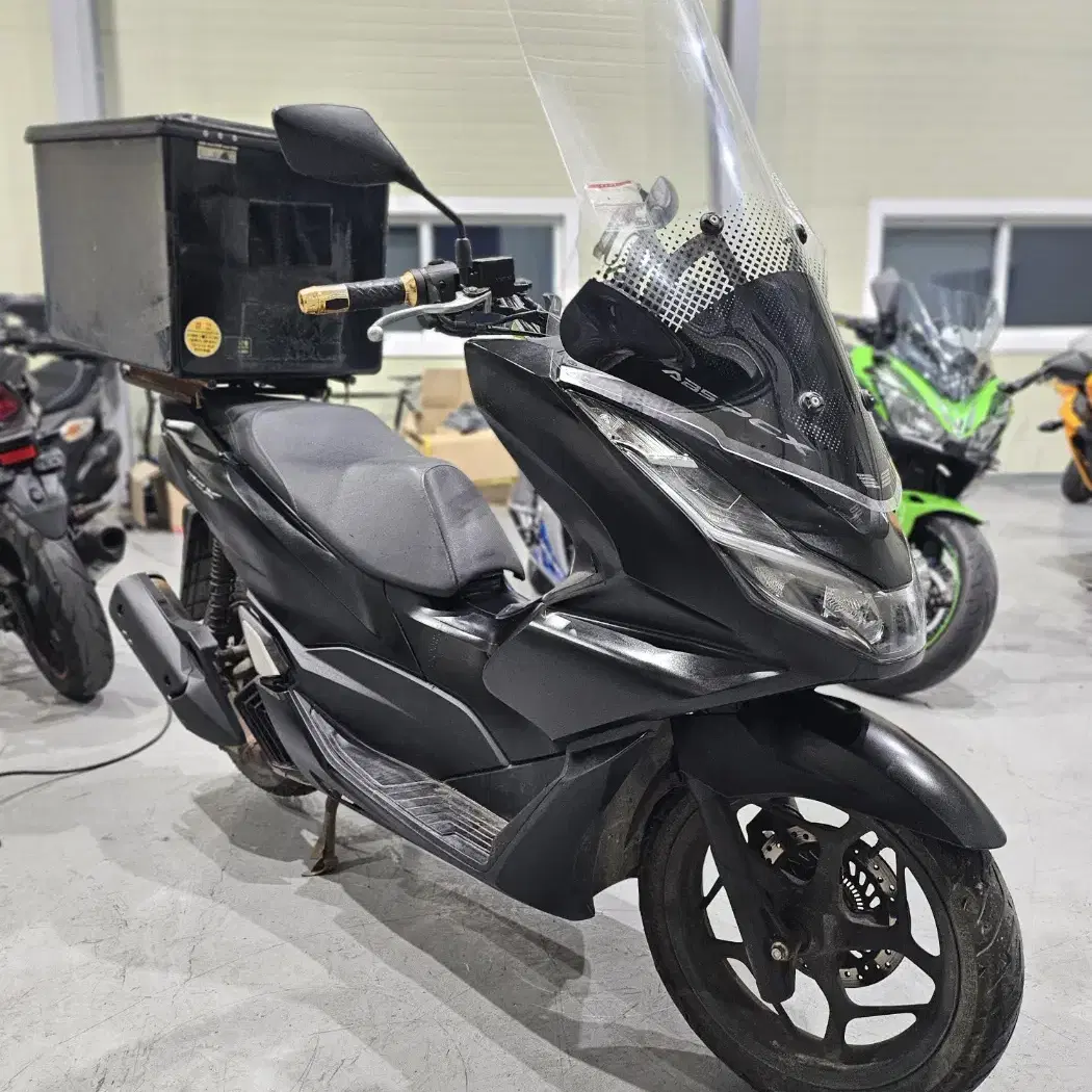 pcx125 abs 21년식 상태 괜찮은 배달세팅 오토바이 판매합니다.