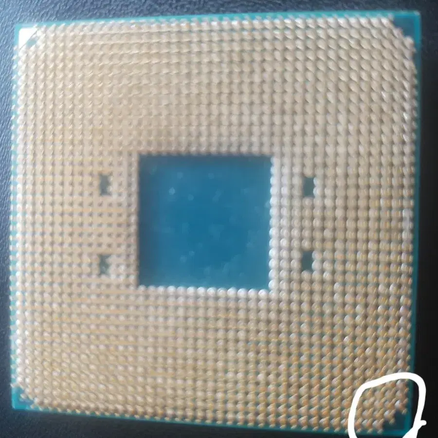 AMD 라이젠7 3700X 핀휨과 하나부러짐