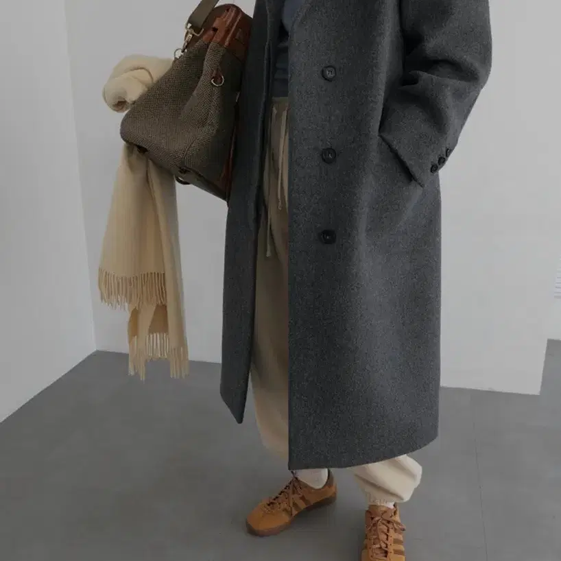 모데스트무드 SIMONE COAT 시몬 롱코트 차콜 새상품입니다