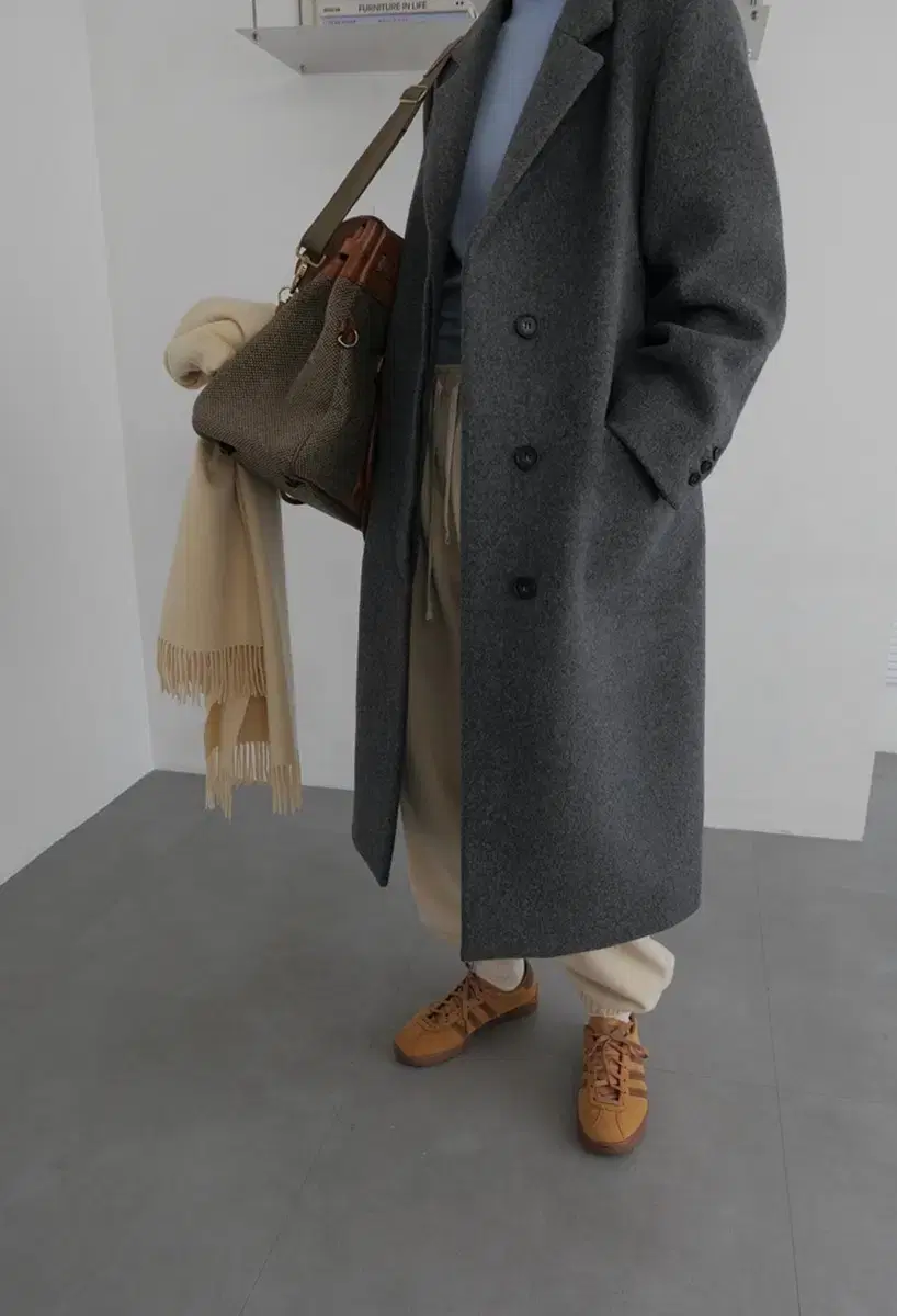 모데스트무드 SIMONE COAT 시몬 롱코트 차콜 새상품입니다