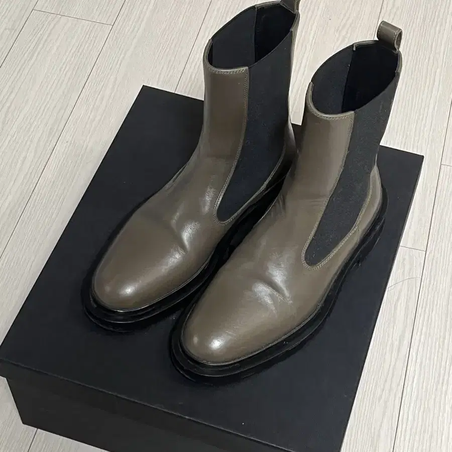 Jilsander 질샌더 레더부츠 카키 235 팝니다