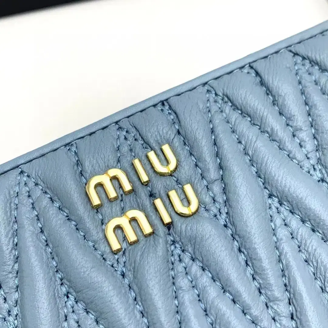 Miu Miu미우미우 여사 지갑