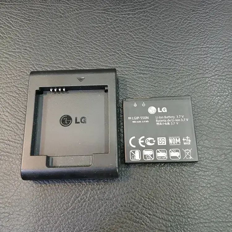 35번  LG  휴대폰 중고 배터리 LGIP-550N  거치대  N37