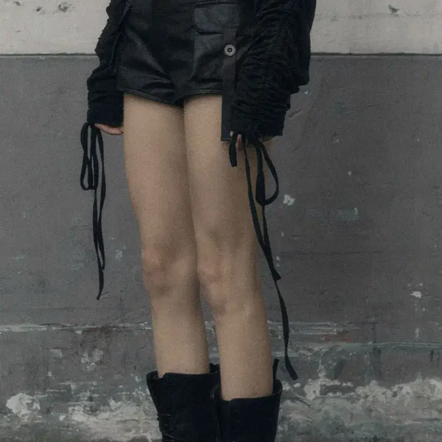 보헴서 레더팬츠 VINTAGE LEATHER POCKET SHORTS