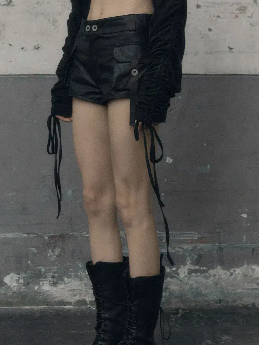 보헴서 레더팬츠 VINTAGE LEATHER POCKET SHORTS