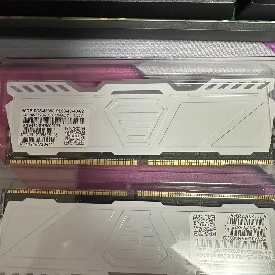 GeIL DDR5-6000 CL38 POLARIS RGB White 패키