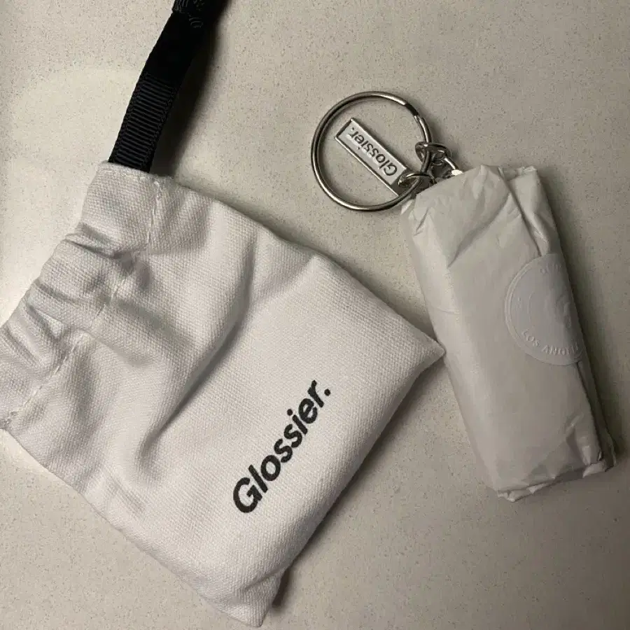 글로시에 키링 (Glossier keyring)