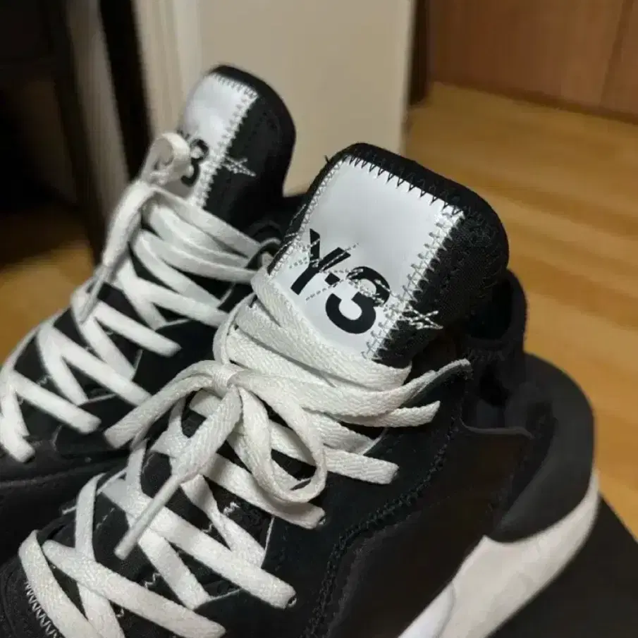 Y-3 카이와 스니커즈