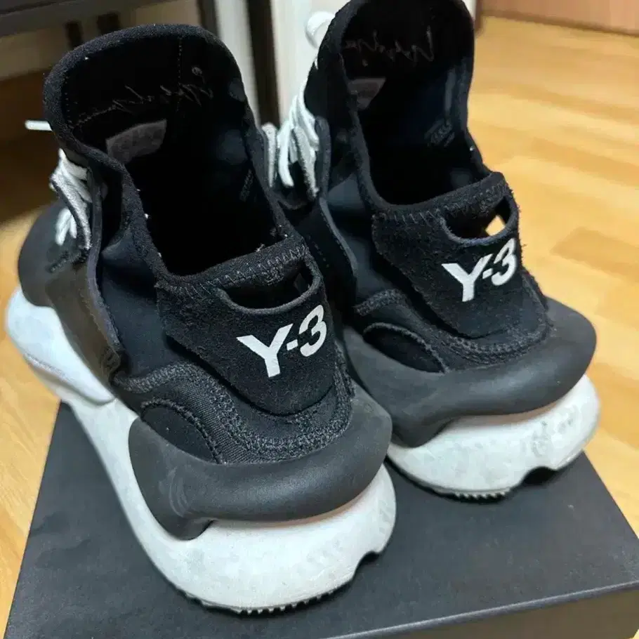 Y-3 카이와 스니커즈