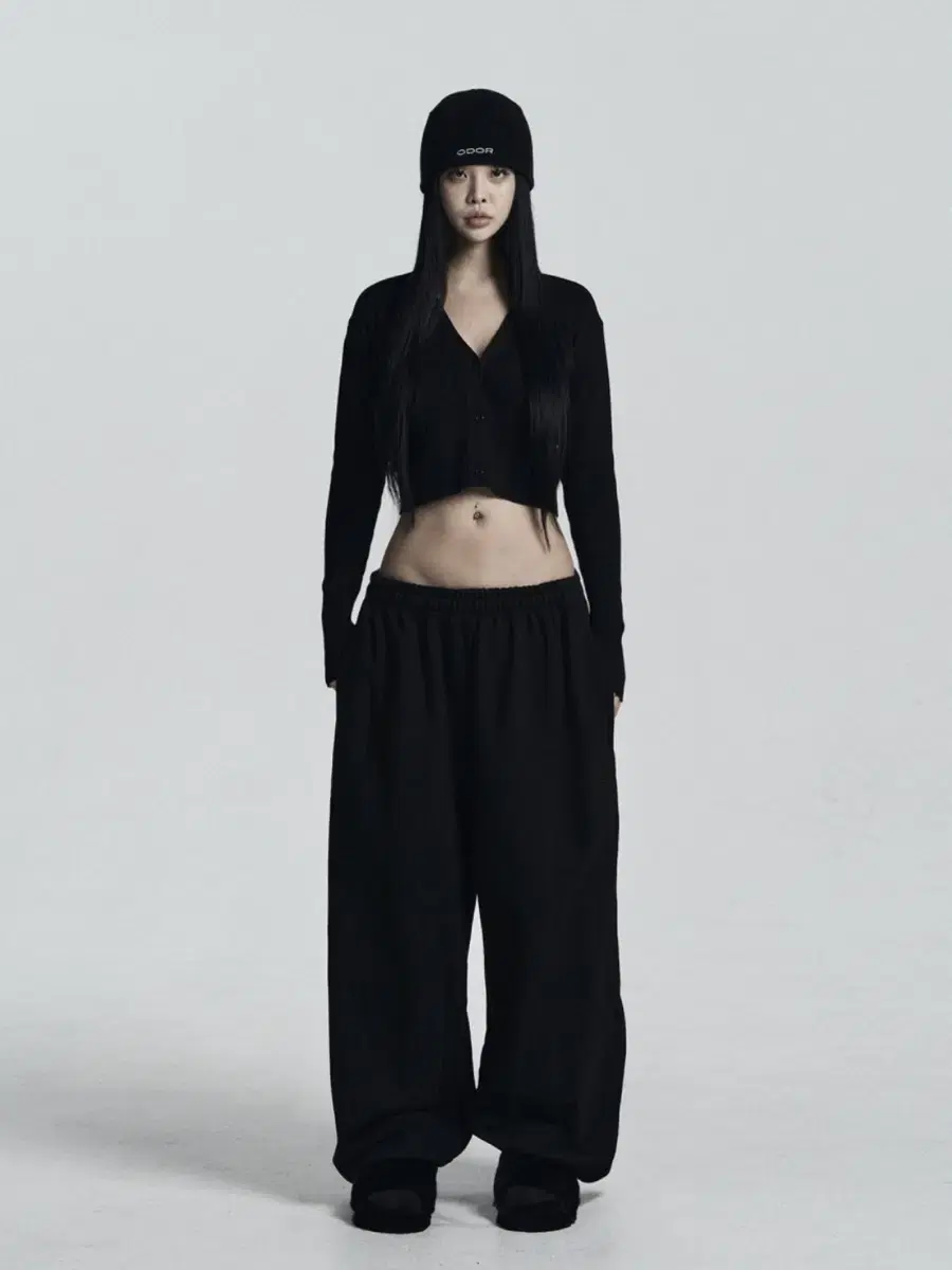 오도어 몰리 조거 Molly wide jogger in black