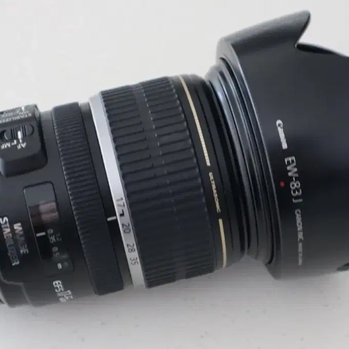 캐논 EF-S 17-55mm F2.8 IS USM (축복렌즈)