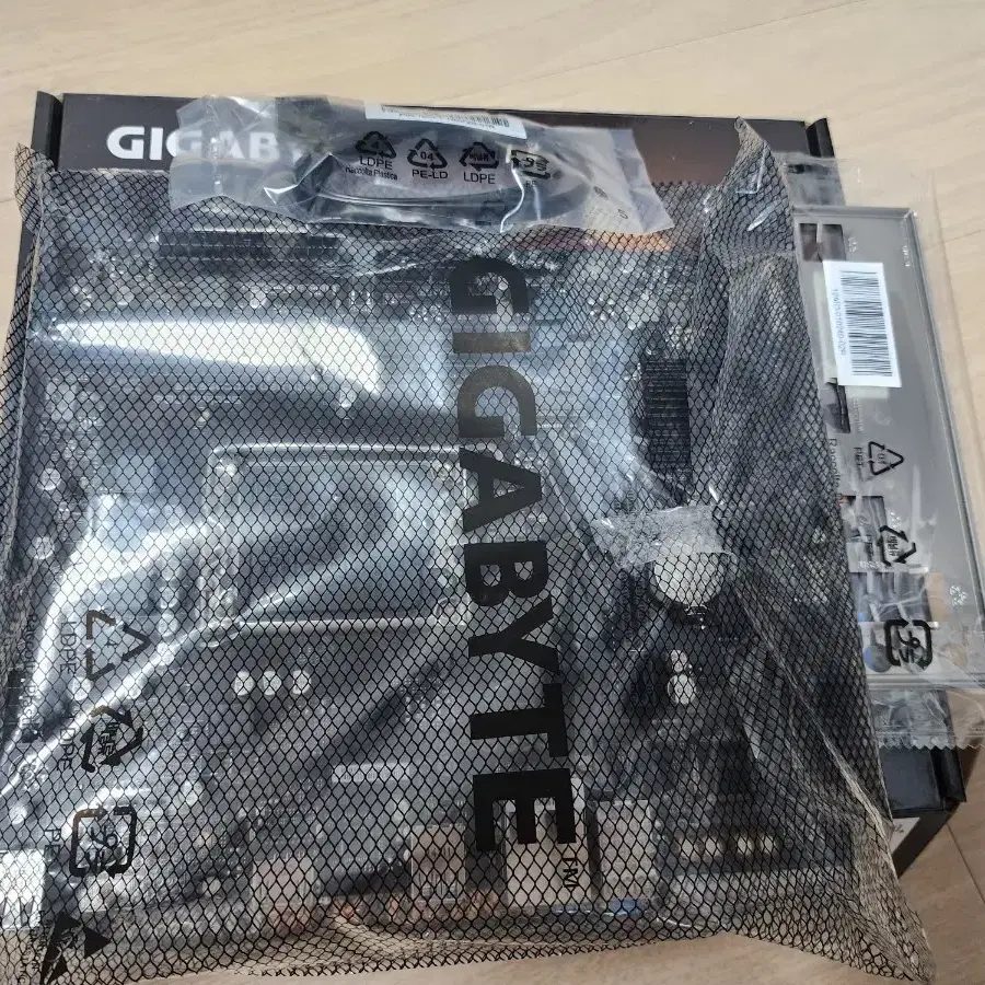 GIGABYTE H610M k D4 제이씨현 정퓬