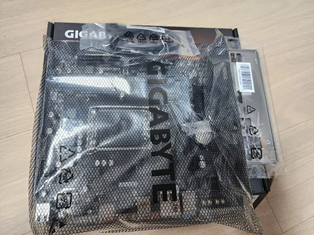 GIGABYTE H610M k D4 제이씨현 정퓬