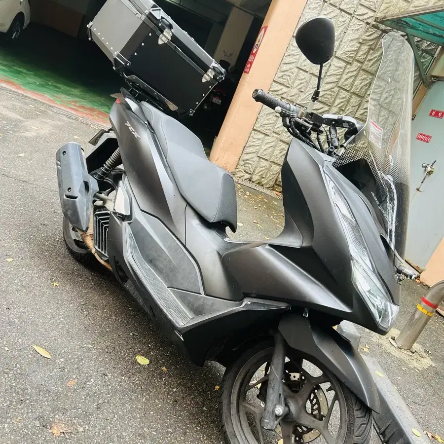 21년식 pcx125 블랙 색상 판매합니다