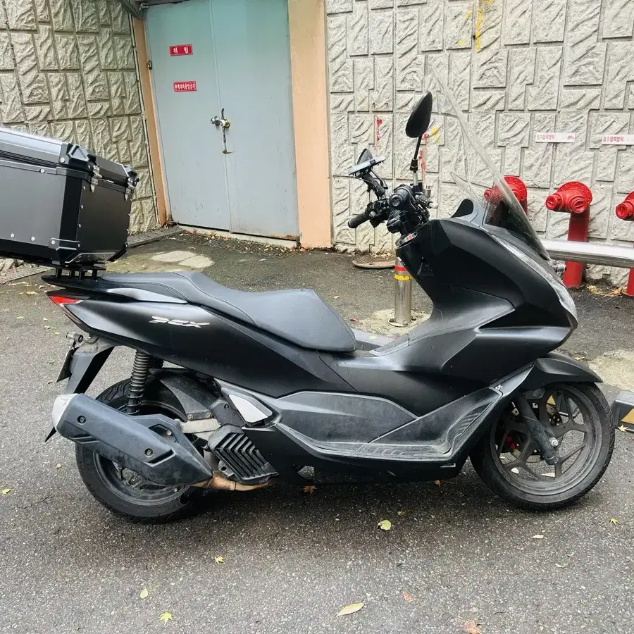 21년식 pcx125 블랙 색상 판매합니다