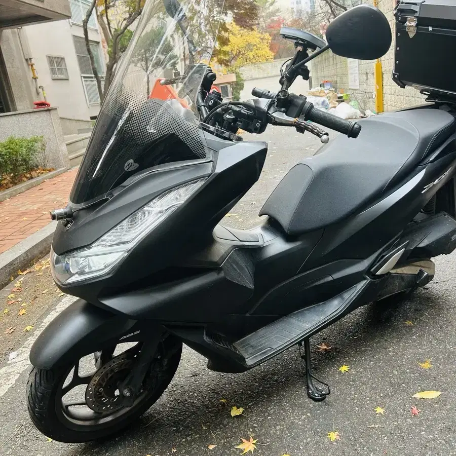 21년식 pcx125 블랙 색상 판매합니다