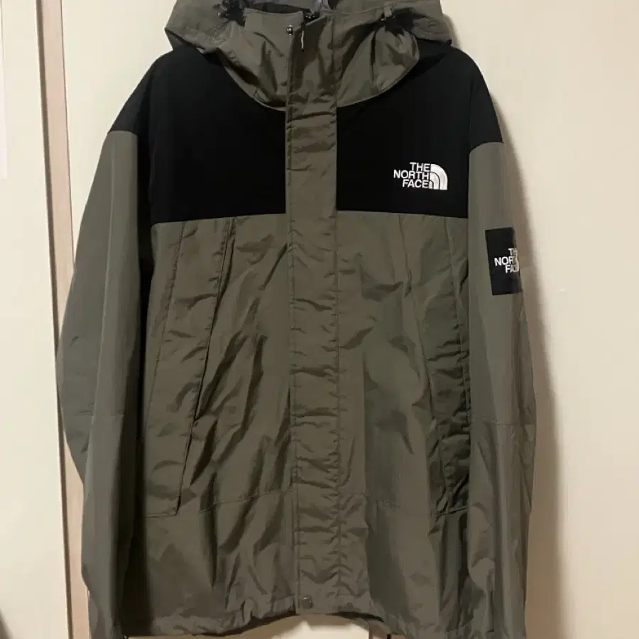 The north face  화이트라벨 마티스 윈드브레이커 자켓 카키